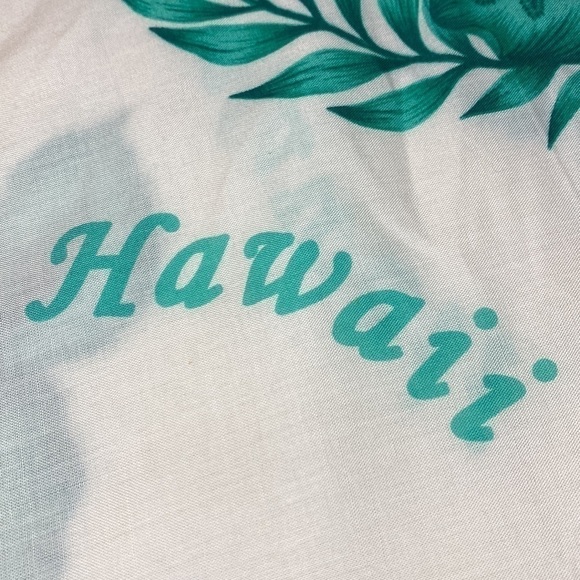 Hawaii Sarong Wrap With Fringe and Wooden Clasp White and Green Tropical Design - Picture 9 of 14